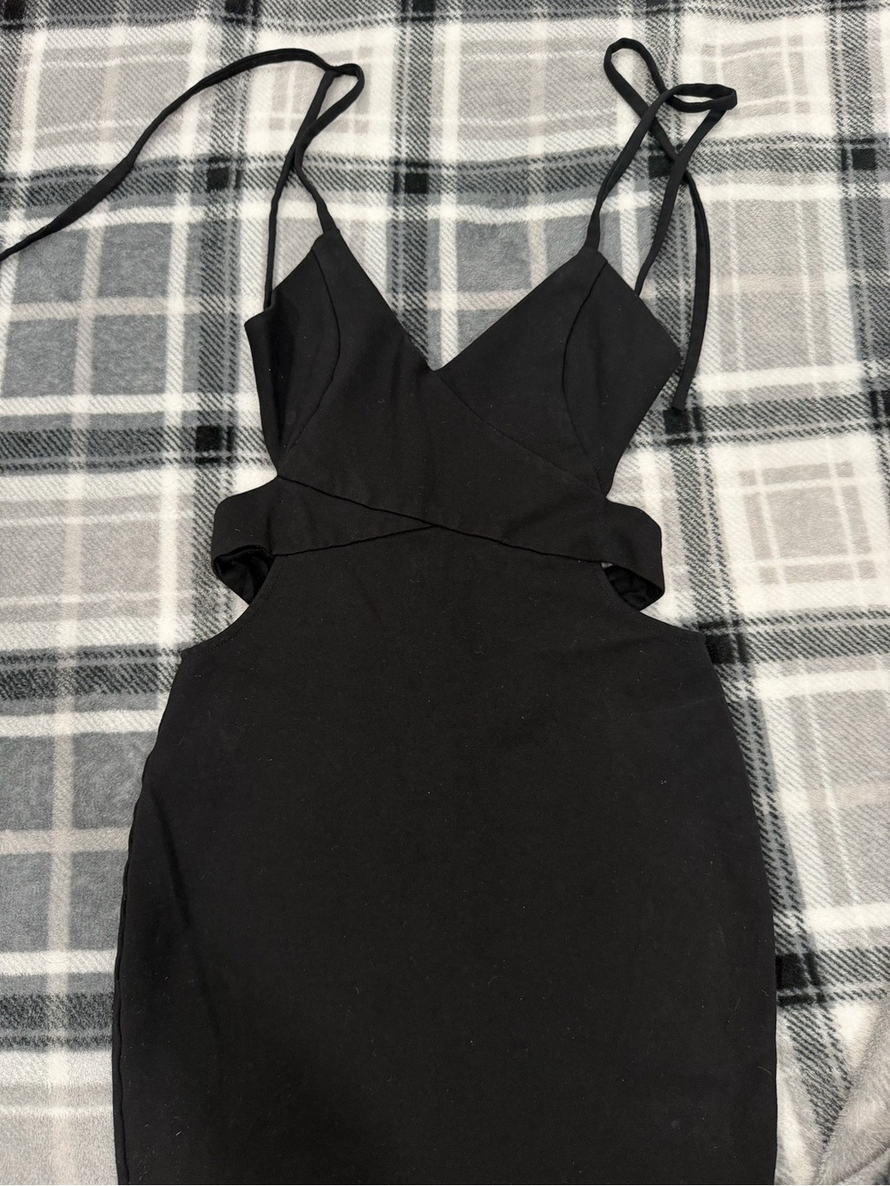 Black Cutout Bodycon Dress with V-Neck